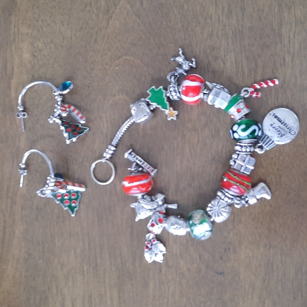 December Willabee&Ward Charm Bracelet - Picture 2 of 10